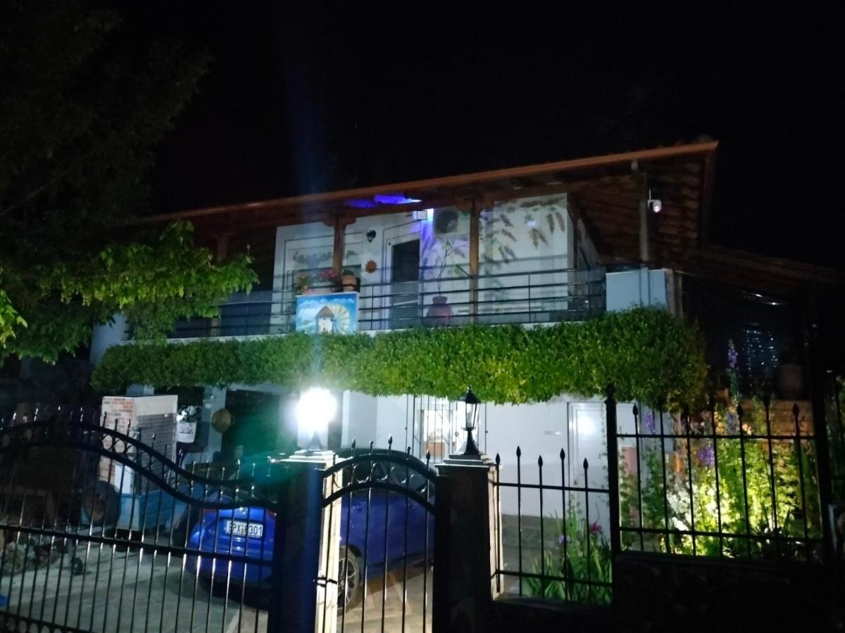 Adam'S Holiday House 2019 Kariani ภายนอก รูปภาพ