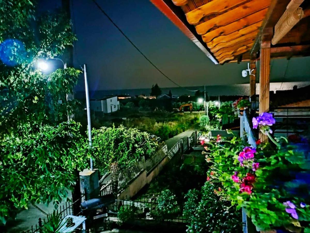 Adam'S Holiday House 2019 Kariani ภายนอก รูปภาพ