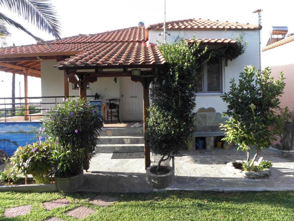 Adam'S Holiday House 2019 Kariani ภายนอก รูปภาพ
